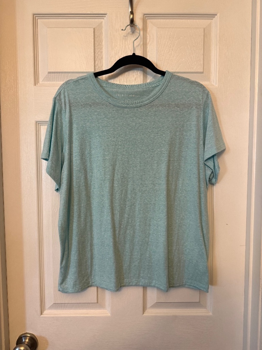 Free Assembly Light Green T-Shirt Size XL